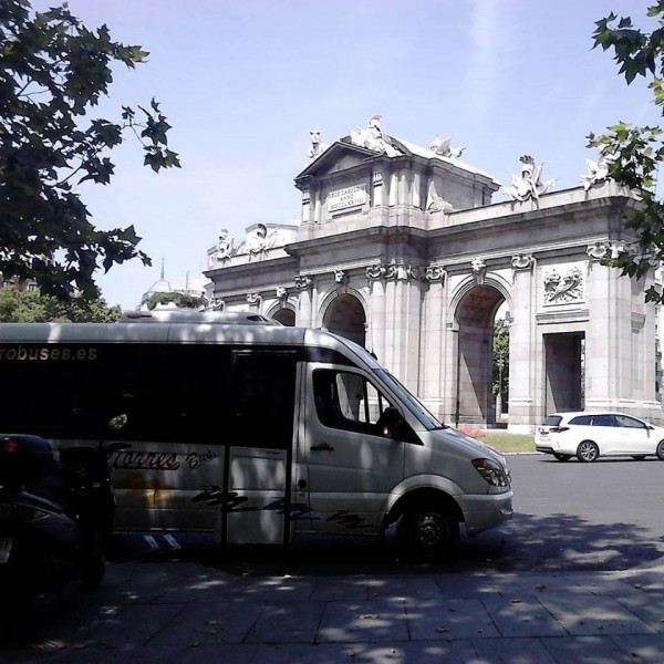 Alquiler de minibús con conductor precio en Madrid